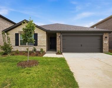 825 Birdie Drive - Photo Thumbnail 2