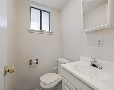1408 Arvel Circle - Photo Thumbnail 6