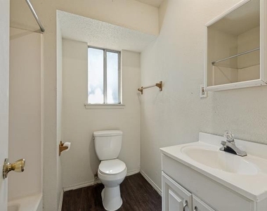 1408 Arvel Circle - Photo Thumbnail 10
