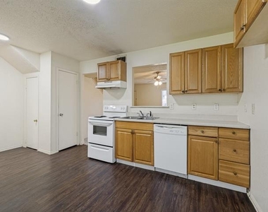 1408 Arvel Circle - Photo Thumbnail 3