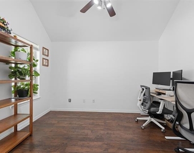 4507 Fox River Trail - Photo Thumbnail 17