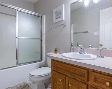 634 E North 16th Street - Photo Thumbnail 18