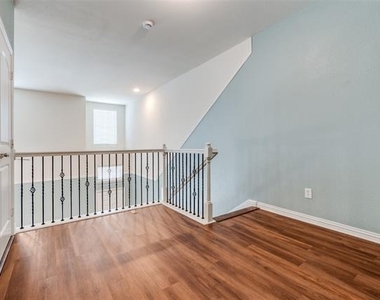 531 Matthew Place - Photo Thumbnail 7