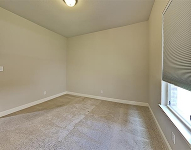 7017 Benjamin Way - Photo Thumbnail 15