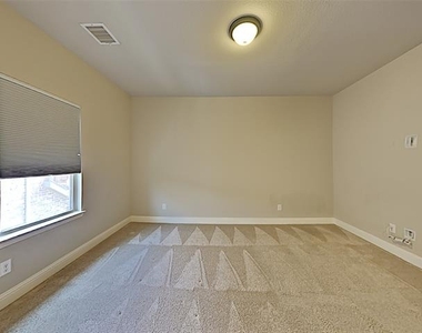7017 Benjamin Way - Photo Thumbnail 12