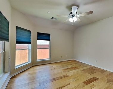 1716 Alpine Drive - Photo Thumbnail 15