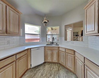 1716 Alpine Drive - Photo Thumbnail 4
