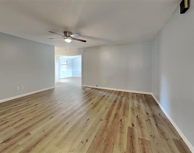 1913 Briarwood Drive - Photo Thumbnail 2