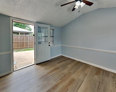 1913 Briarwood Drive - Photo Thumbnail 4