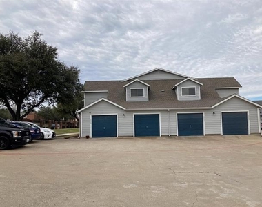 141 Valley View Drive - Photo Thumbnail 4