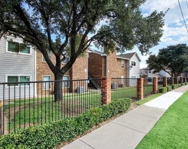 141 Valley View Drive - Photo Thumbnail 2