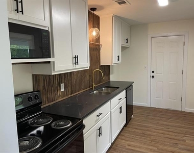 513 W Florence Street - Photo Thumbnail 2