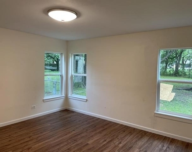 513 W Florence Street - Photo Thumbnail 5