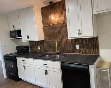513 W Florence Street - Photo Thumbnail 3