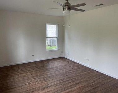 513 W Florence Street - Photo Thumbnail 4