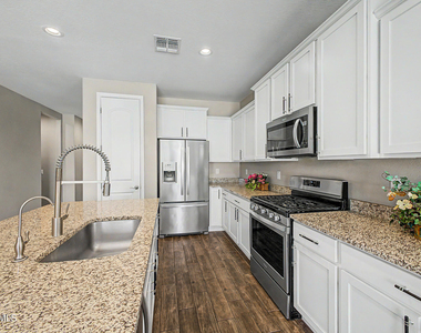 2011 W Yellowbird Lane - Photo Thumbnail 11