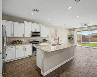 2011 W Yellowbird Lane - Photo Thumbnail 8