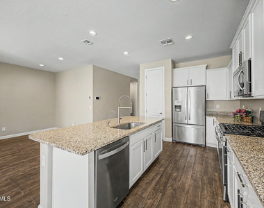 2011 W Yellowbird Lane - Photo Thumbnail 9