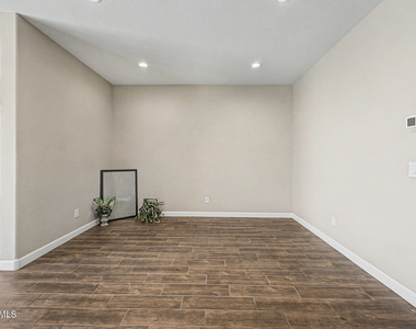 2011 W Yellowbird Lane - Photo Thumbnail 7