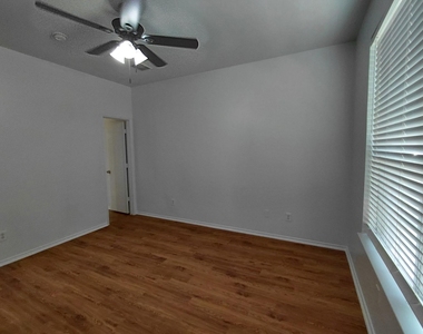 1134 Jamie Drive - Photo Thumbnail 7