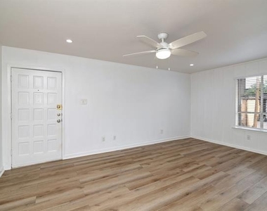 2808 Throckmorton Street - Photo Thumbnail 5
