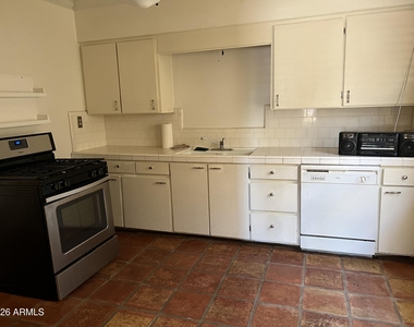 38 W Thomas Lane - Photo Thumbnail 3