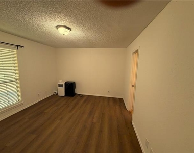 18240 Midway Road - Photo Thumbnail 9