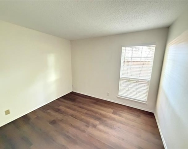 18240 Midway Road - Photo Thumbnail 2