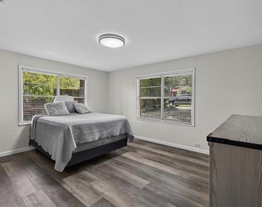 925 Maryland Drive - Photo Thumbnail 9