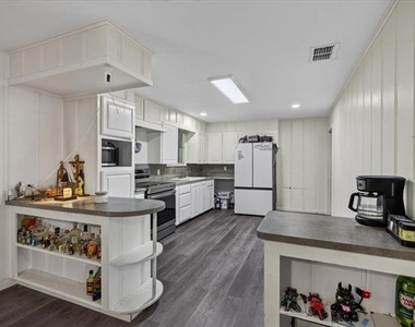 925 Maryland Drive - Photo Thumbnail 5