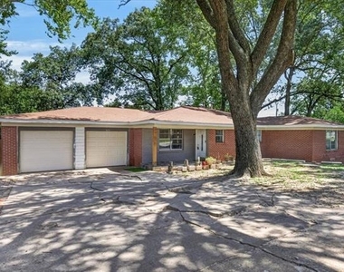 925 Maryland Drive - Photo Thumbnail 2