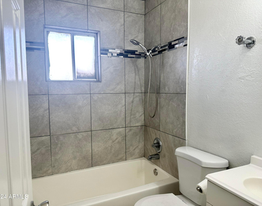 2033 W Madison -- - Photo Thumbnail 3