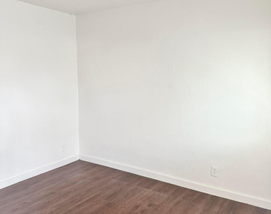 2033 W Madison -- - Photo Thumbnail 7