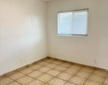 2033 W Madison -- - Photo Thumbnail 6