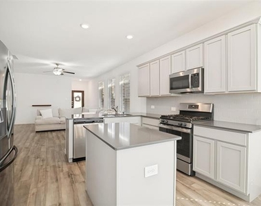 2911 S Griffin Lane - Photo Thumbnail 4
