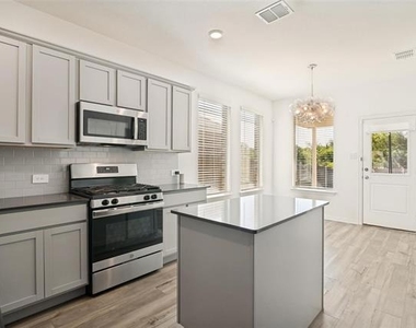 2911 S Griffin Lane - Photo Thumbnail 5