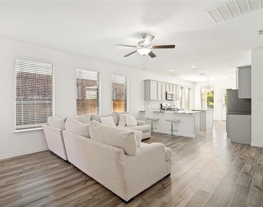 2911 S Griffin Lane - Photo Thumbnail 2