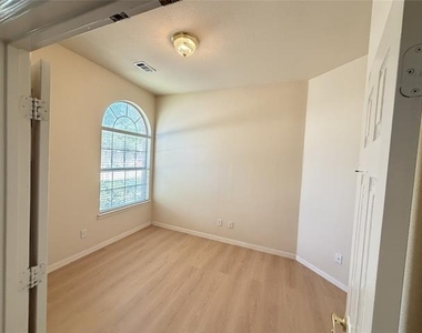 312 Calstone Drive - Photo Thumbnail 1