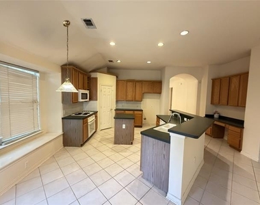 312 Calstone Drive - Photo Thumbnail 7