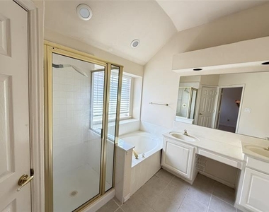 312 Calstone Drive - Photo Thumbnail 12
