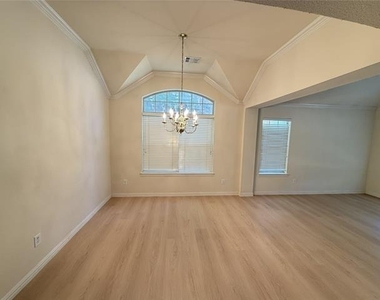 312 Calstone Drive - Photo Thumbnail 2