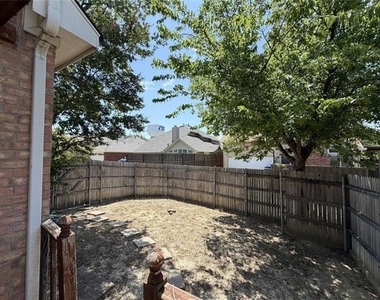 312 Calstone Drive - Photo Thumbnail 15