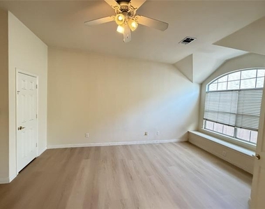 312 Calstone Drive - Photo Thumbnail 11