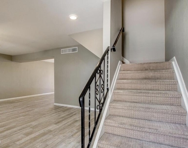 8303 E Thomas Road - Photo Thumbnail 18