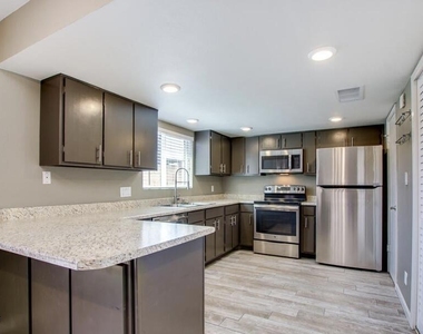 8303 E Thomas Road - Photo Thumbnail 11