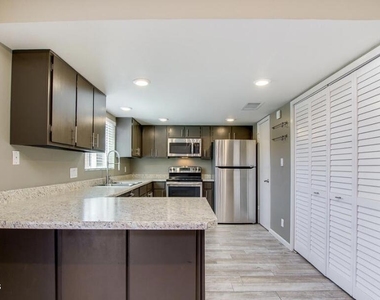 8303 E Thomas Road - Photo Thumbnail 12