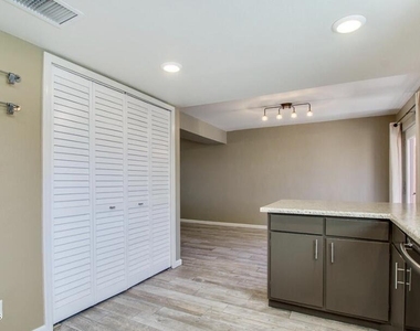 8303 E Thomas Road - Photo Thumbnail 14