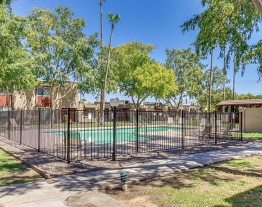 8303 E Thomas Road - Photo Thumbnail 5