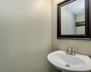 8303 E Thomas Road - Photo Thumbnail 17