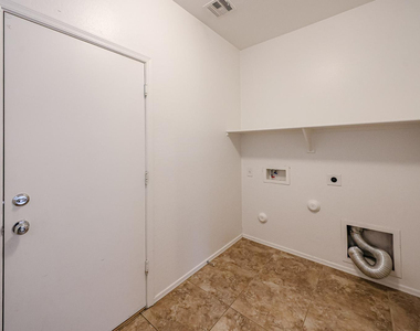 12039 W Leather Lane - Photo Thumbnail 15